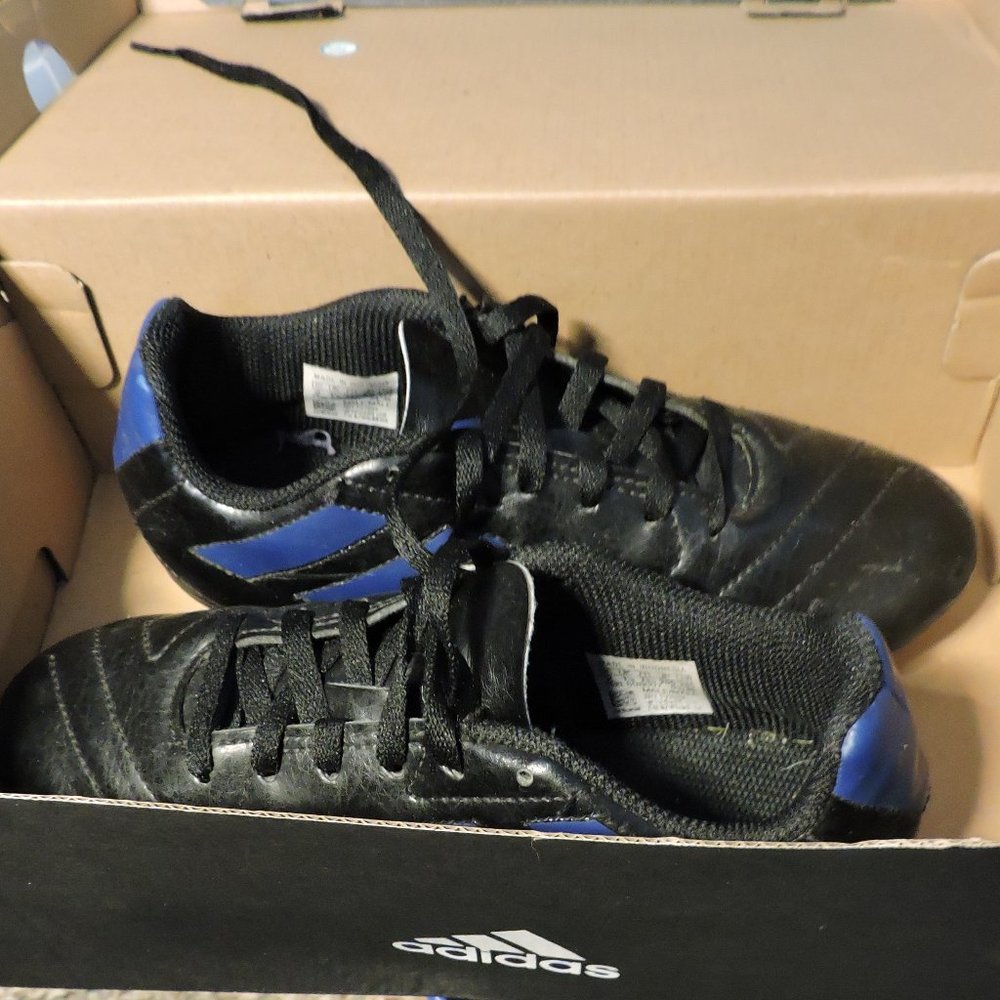 ADIDAS boys sport shoes  size 2 black w/blue stripe and black laces - Picture 2 of 6